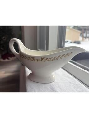 Vintage Syracuse Ivory and Gold Gravy Boat  China USA  8 1/2" x 3 1/2" x 3 1/4"